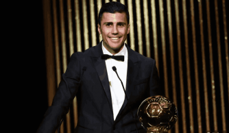 Rodri wegukanye Ballon d'Or yarikoroje nyuma yo kuvuga umukinnyi mwiza hagati ya Messi na Ronaldo