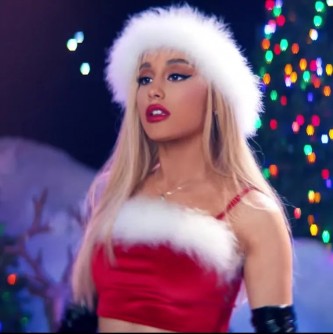 Umuryango MFT Charity wacyeje Ariana Grande ku bw'impano za Noheli yahaye abana bari mu bitaro