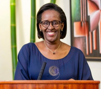 Madamu Jeanette Kagame yifurije Abanyarwanda iminsi mikuru myiza, agira inama abifuza kubaka imiryango ihamye