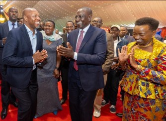 Perezida William Ruto yatunguranye mu birori bitangiza 2025 abyina 'Kasongo'- VIDEO