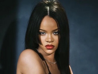 Rihanna bwa mbere yagaragaye muri Studio muri uyu mwaka 