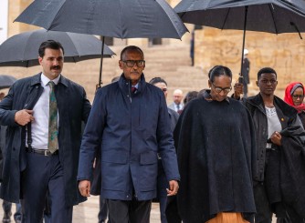 Perezida Kagame na Madamu basuye aharuhukiye Mustafa Kemal Atatürk ufatwa nk'uwashinze Turukiya