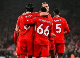 Premier League: Liverpool yateye intambwe yerekeza ku gikombe, Arsenal itangira gukuramo akarenge