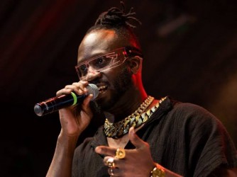 Bebe Cool yasobanuye ibyo gufungisha Tems na Omah Lay