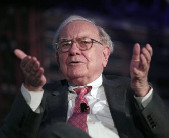 Warren Buffett yagaragaje ibintu 10 abantu batakazaho amafaranga bikababuza kugera ku bukire  