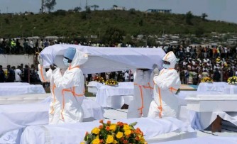 Abanyekongo baburiye ababo mu ntambara yo muri Congo baratakamba basaba amahoro arambye