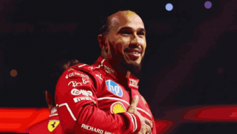 Lewis Hamilton yerekanywe nk'umukinnyi wa Ferrari mu birori byo gutangiza umwaka wa F1