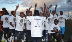 Abakinnyi n'abafana ba APR FC bishimiye bidasanzwe igikombe cya shampiyo begukanye ku nshuro ya 14 - AMAFOTO